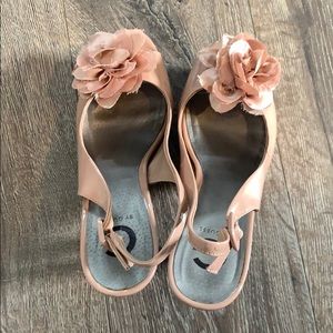 G by Guess rose nude platform pumps. 9.5.